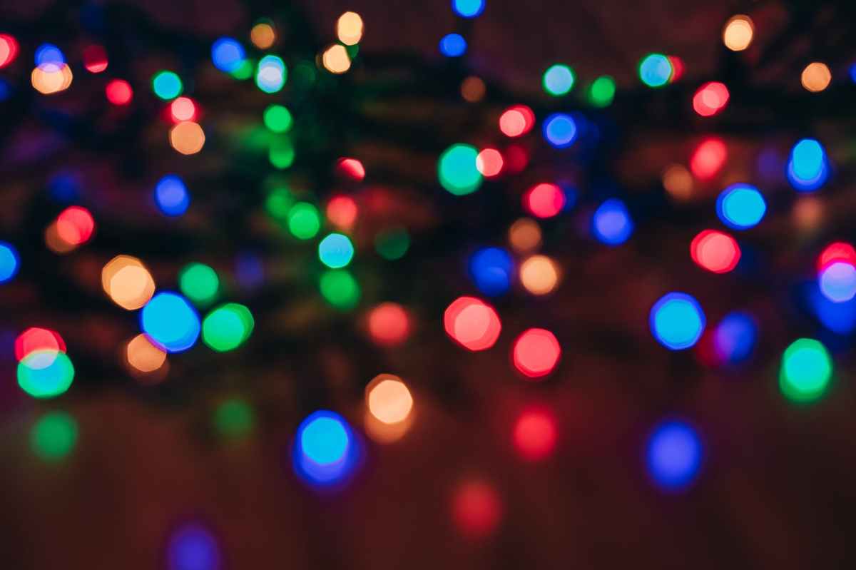 blurred-holiday-lights