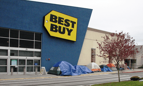 best-buy-customers-camping-outside