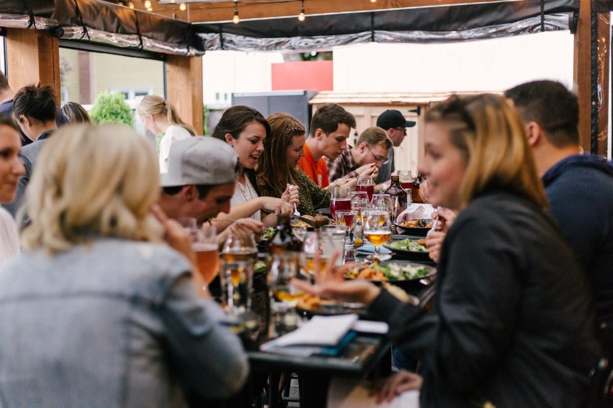 social-gathering-restaurant